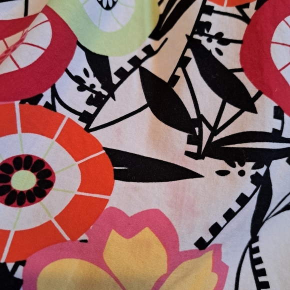 Hanna Andersson girls size 90 of 3T floral dress has stains but they blend in - Picture 2 of 5